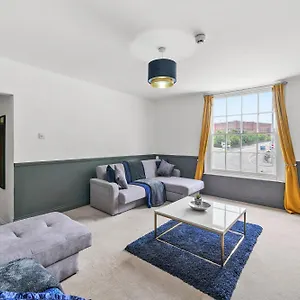 Apartment Harbourside Heaven In - Sleeps 8, Bristol