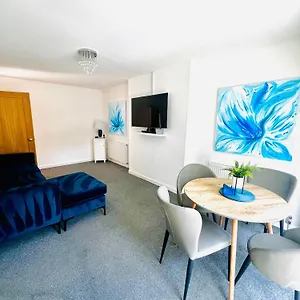 Peaceful Location With Free Parking For 2 Cars - Hosts Up To 4- Business Or Leisure Stays, Inc Hot-tub-netflix-complimentary Breakfast Apartment Southampton